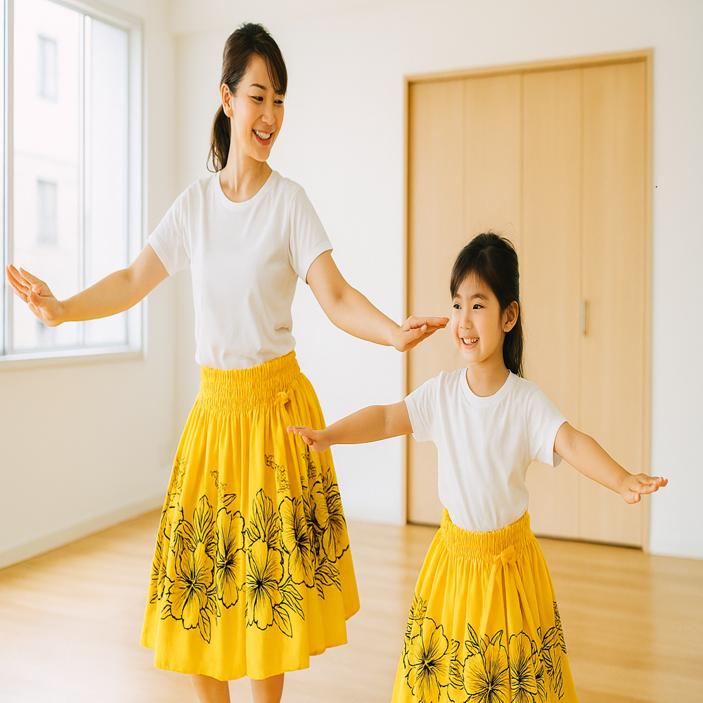 親子が笑顔でフラのレッスンをうけています